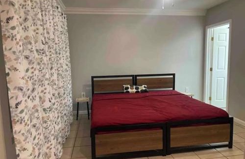 Riverside House | Close to UCR campus! Free parking! King beds!