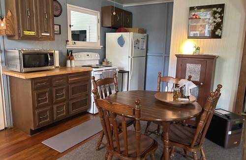 Lakeville Cottage | Closed for the Season/Re-opens late April-Lakefront Cottage at O'Dells Lake