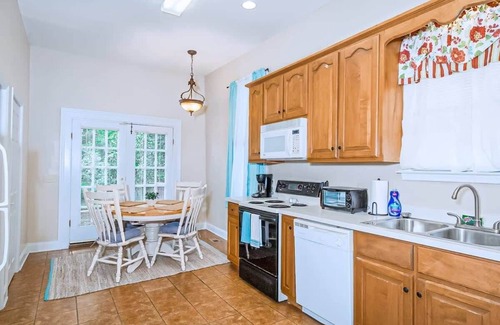 Columbus House | Closest Historic BnB to Ft Moore-Americana Cottage