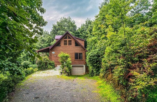 Sylva Cabin | Cloud 10 Mountaintop Guesthouse