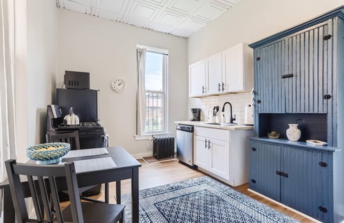 Congress Park Apartment | Cloud by Modern Midstay/1 Block to City Park #C4