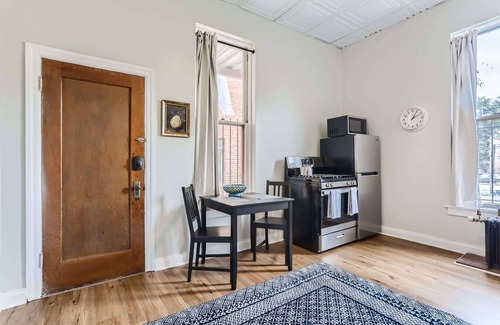 Congress Park Apartment | Cloud by Modern Midstay/1 Block to City Park #C4