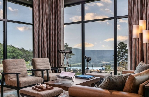 Rising Fawn Resort | Cloudland at McLemore Resort Lookout Mountain, Curio by Hilton