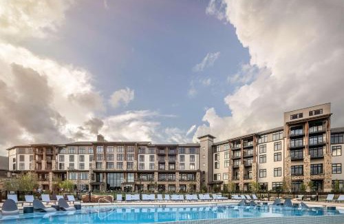 Rising Fawn Resort | Cloudland at McLemore Resort Lookout Mountain, Curio by Hilton