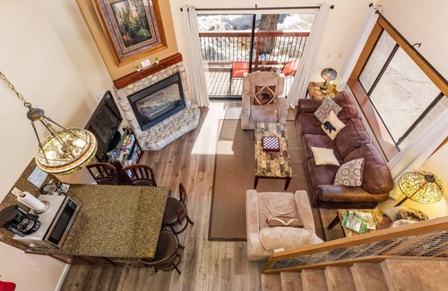 Yosemite National Park Condo | Clouds Rest, Warm Studio Plus Loft for 4!