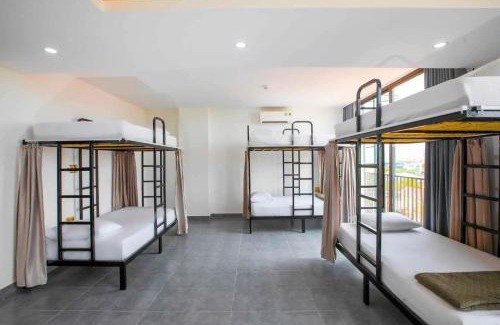 Dong Hoi Hotel | CloverHome