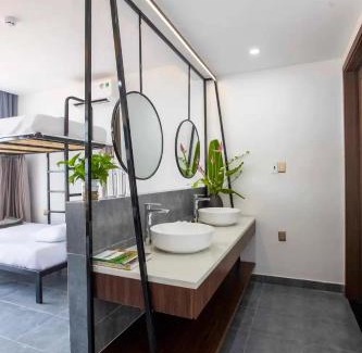 Dong Hoi Hotel | CloverHome