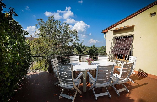 Mercatale Val di Pesa Apartment | Cosy apartment for 6 people with WIFI and terrace, close to Greve In Chianti