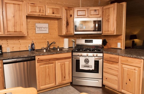 Paducah Cabin | Coaches' Cabin at Ramp 11 Retreat by Concord Sun