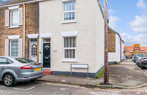 Deal House | Coal Miners Cottage - Moments to Seafront & Deal Town