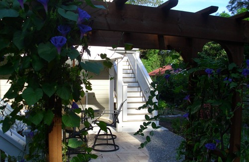 Pigeon Point Apartment | 'Coast' In' and Relax in our private getaway, free wi-fi!