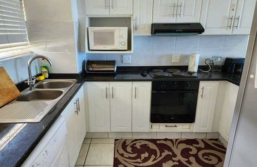 Manaba Beach Apartment | Coastal Bliss Awaits at Cassa Uvongo – Your Perfect Beachside Retreat!