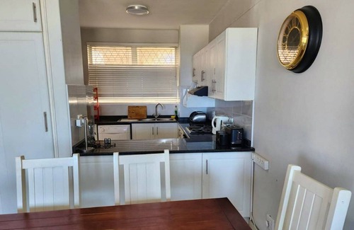 Manaba Beach Apartment | Coastal Bliss Awaits at Cassa Uvongo – Your Perfect Beachside Retreat!