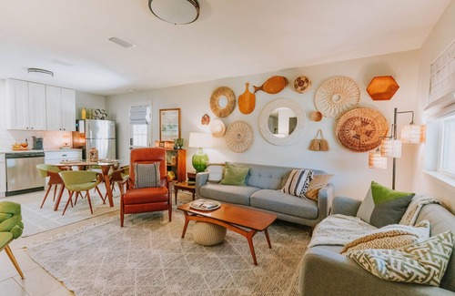 Ocean Springs House | Coastal Charm - close to the beach & downtown Ocean Springs! With golf cart!