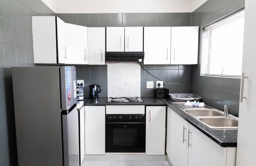 Margate Apartment | Coastal Comfort | Balcony | Pool | Sea Views