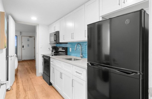 Golden Mile Condo | Coastal Comforts: 4th Floor Beachfront Escape