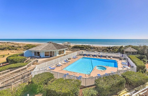 Emerald Isle Apartment | Coastal Condo with Indoor and Outdoor Pool Access