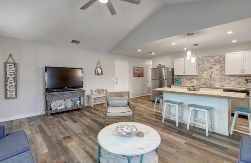 Fulton Cottage | Coastal cottage full of mermaid charm, 5 blocks from Fulton Beach.