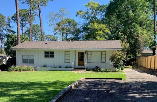 Fairhope House | Coastal Cottage Steps Away from the Beach and Downtown Fairhope
