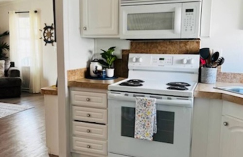 Bayshore Gardens Cottage | Coastal Cottage