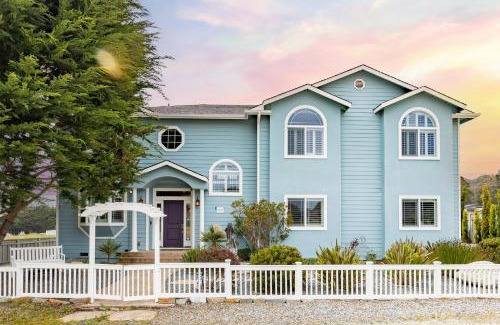 El Granada House | Coastal Dream - 2 Blocks to ocean, steps to beach, hot tub, coastal trail, BBQ