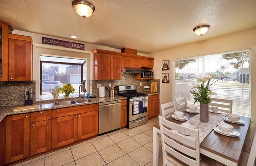 Salinas House | Coastal Gateway House-Family Retreat Near Monterey