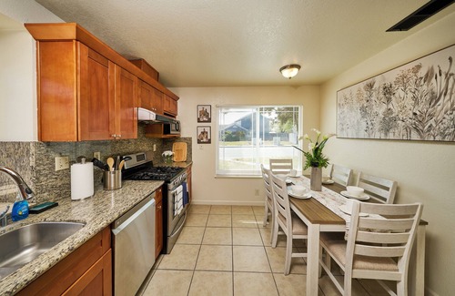 Salinas House | Coastal Gateway House-Family Retreat Near Monterey