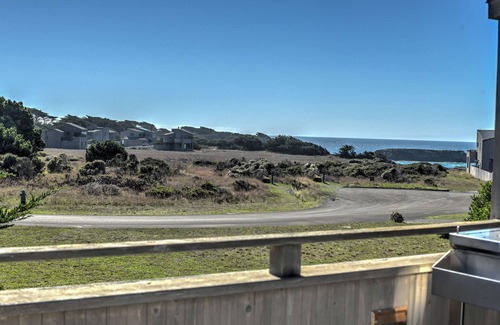 Sea Ranch House | Coastal Get-Away - 15-min Walk to Beach, Ocean Views, EV Charger, Cook's Kitchen