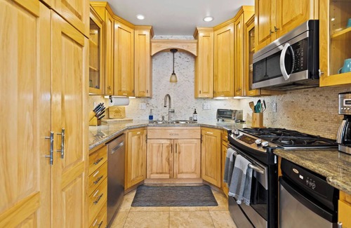 South Mission Beach House | Coastal Getaway-bikes,boards and more!