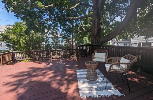 Swampscott Apartment | Coastal Getaway: walk to beach and town