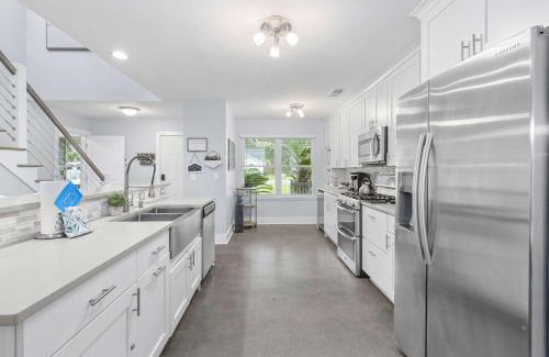 Mount Pleasant House | Coastal Haven 5 mins to Beach 15 mins to dtwn