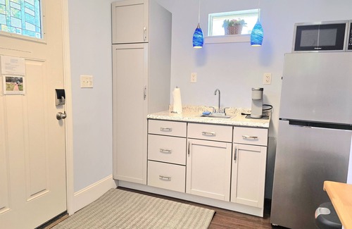 Pensacola Apartment | Coastal King 3.2 mi-Pensacola Beach