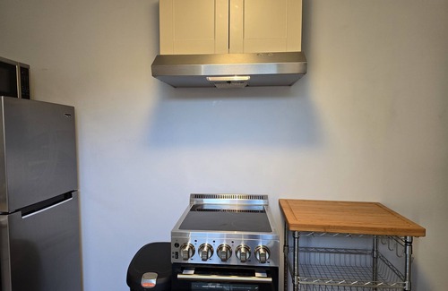 Pensacola Apartment | Coastal King 3.2 mi-Pensacola Beach