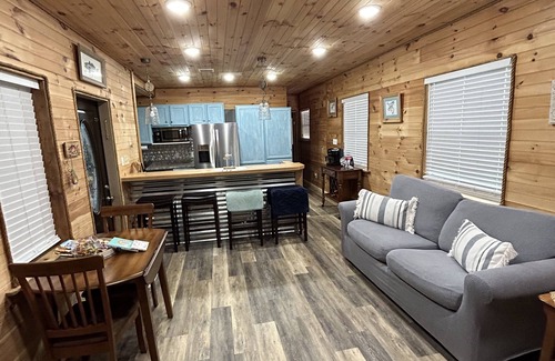 Horseshoe Beach House | Coastal meets country in this small but spacious canal home.