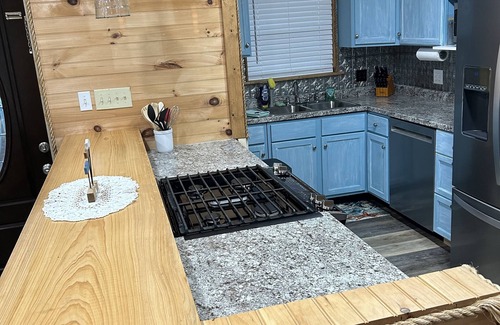 Horseshoe Beach House | Coastal meets country in this small but spacious canal home.