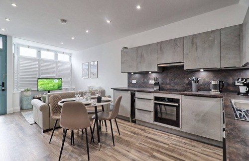 Walton on the Naze Apartment | Coastal Nest - Premium flat,3 Minutes to the Beach