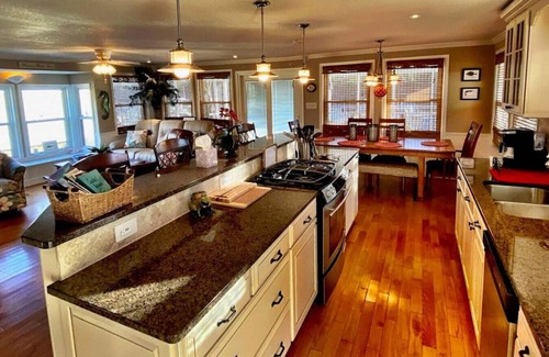 Morehead City House | Coastal Retreat on Waterway w/Hot Tub