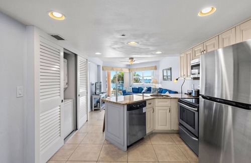 St. Pete Beach Condo | Coastal Views | Pool + Perfect Walkable Spot