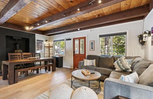 Carnelian Bay House | Cobalt Cabin by Tahoe Getaways - Beautifully Remodeled Pet Friendly 3 BR with Hot Tub & EV