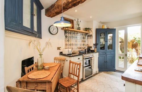 Whitchurch Cottage | COBBLERS COTTAGE, pet friendly in Whitchurch