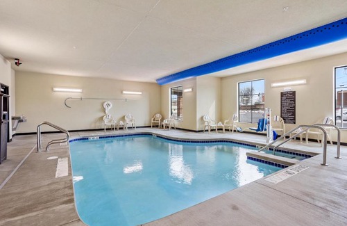 Little Chute Hotel | Cobblestone Hotel & Suites - Little Chute