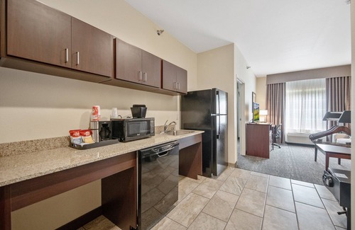 Austin Hotel | Cobblestone Hotel & Suites - Austin