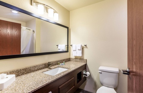 Hartford Hotel | Cobblestone Hotel & Suites - Hartford