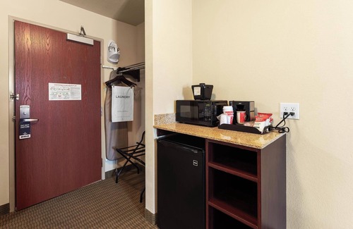 Knoxville Hotel | Cobblestone Hotel & Suites - Knoxville