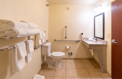 Eaton Hotel | Cobblestone Inn and Suites - Eaton