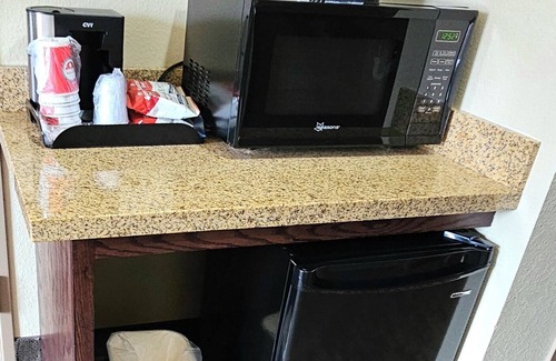 Clintonville Hotel | Cobblestone Inn & Suites - Clintonville