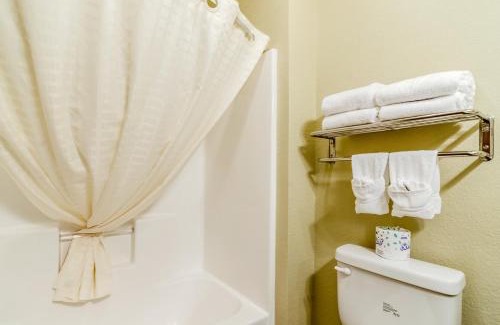 Gill Hotel | Cobblestone Inn & Suites-Kersey