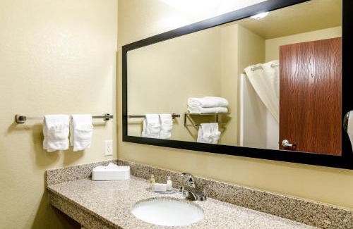 Gill Hotel | Cobblestone Inn & Suites-Kersey