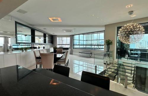 Barra Sul Apartment | Cobertura Duplex com Piscina, Vista Mar e Hidro