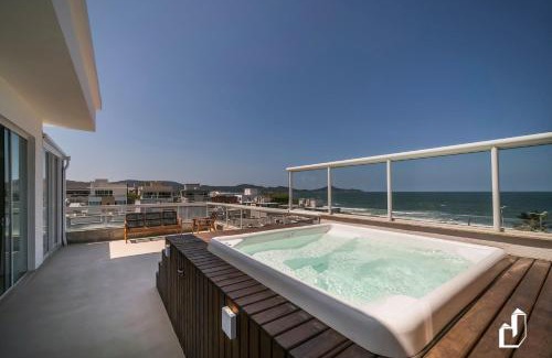 Canto Grande Apartment | Cobertura duplex com vista para o mar e jacuzzi